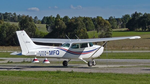 Cessna172PVH-MFQYCEM20120415.jpg_thumb.690139e4029614473c01334ee5a34e39.jpg